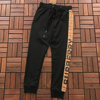 ￥ ~ 135 B🔥RB🔥RRY TROUSERS 77031788 (im 176CM 58KG iwear size M in the photo)