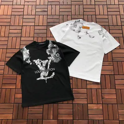￥~109 L🔥T-SHIRT 77031629 (im 180CM 68KG iwear size M in the photo)