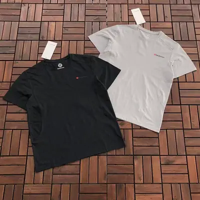 ￥115 L🔥🔥UL🔥M🔥N T-SHIRT 88032556 (im 176CM 58KG iwear size M in the photo)