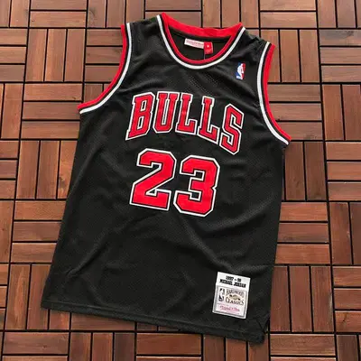 ¥ 79 NBA BASKETBALL 88040105 (im 176CM 858KG iwear size M in the photo)