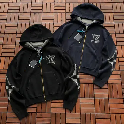 ￥~419 L🔥HOODIE SWEATER 88040429 (im 180CM 68KG iwear size M in the photo)