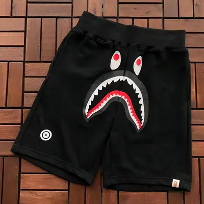 ￥~109 BAPE SHORTS 55040773 (im 185CM 80KG iwear size M in the photo)