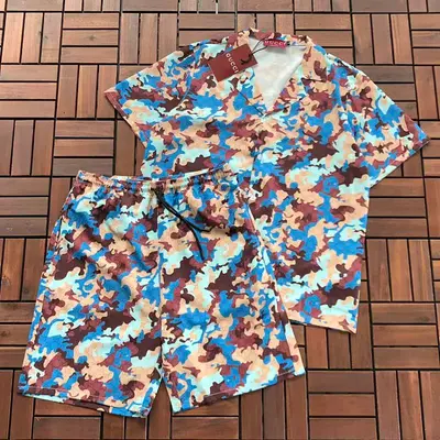￥~179 G🔥C🔥I T-SHIRT SHIRT SHORTS 77041364 (im 185CM 80KG iwear size L in the photo)