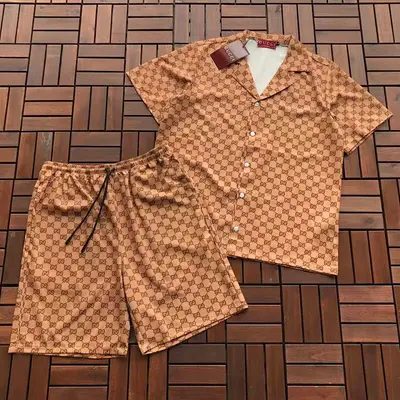 ￥~179 G🔥C🔥I T-SHIRT SHIRT SHORTS 77041339 (im 185CM 80KG iwear size L in the photo)
