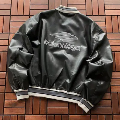 ￥ 235 B🔥L🔥🔥🔥IA🔥A JACKET 88041519 (im 185CM 80KG iwear size 48 in the photo)