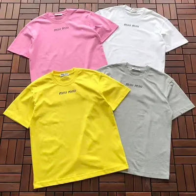 ￥~105 M🔥U M🔥U T-SHIRT 77050503 (im 185CM 70KG iwear size M in the photo)
