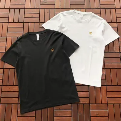 ￥~86 L🔥🔥UL🔥M🔥N T-SHIRT 77050630 (im 185CM 80KG iwear size L in the photo)