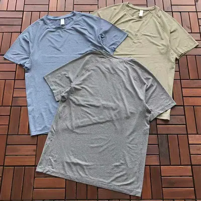 ¥129 L🔥🔥UL🔥M🔥N T-SHIRT 88052201 (im 185CM 70KG iwear size L in the photo)