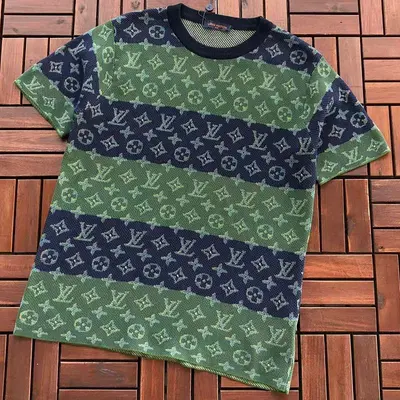 ¥~195 L🔥T-SHIRT SWEATER 66052223 (im 185CM 80KG iwear size M in the photo)