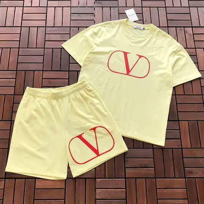 TOP¥~125 PANTS¥~119 VALENTINO T-SHIRT SHORTS 55060525 (im 185CM 80KG iwear size L in the photo)