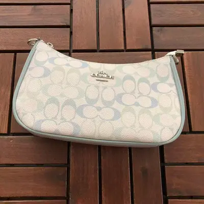 ¥~179 C🔥A🔥H BAG 66060705 (长24CM*宽13CM*高7CM)
