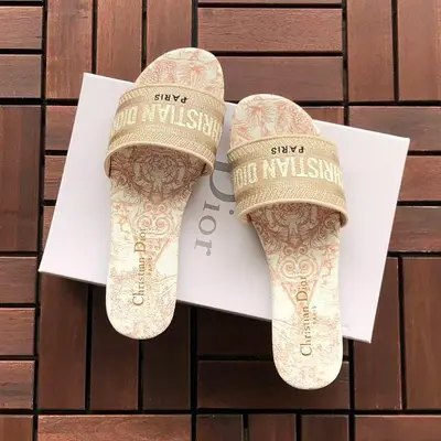 ￥ 125 D🔥O🔥SLIPPERS 88061071