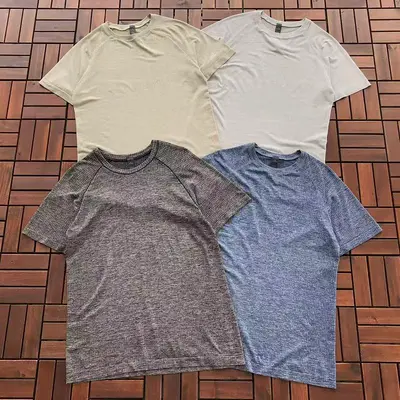 ￥115 L🔥🔥UL🔥M🔥N T-SHIRT 88061101 (im 185CM 70KG iwear size M in the photo)