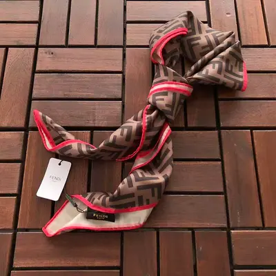 ￥~86 F🔥🔥D🔥 SCARF 55061277（长86CM*宽87CM）