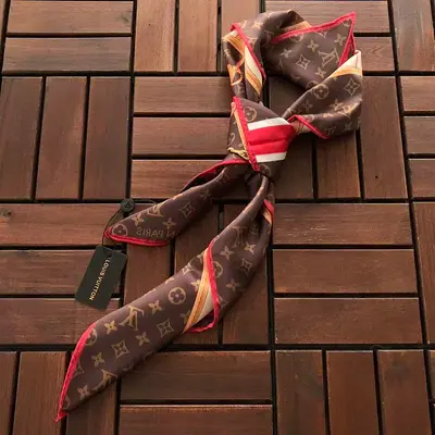 ￥ ~ 86 L🔥SCARF（长87CM*宽87CM）55061301