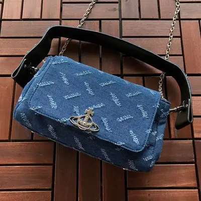 ￥~129 VIVIENNE WESTWOOD BAG 66061818 （长24CM*宽14CM*高9CM）