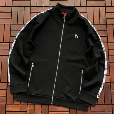 ¥~179 H🔥G🔥 B🔥🔥S SWEATER 66061809 (im 185CM 80KG iwear size L in the photo)