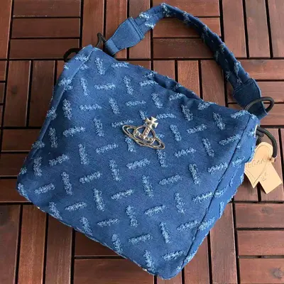 ¥~125 VIVIENNE WESTWOOD BAG 66061802(长29CM*宽30CM*高12CM)