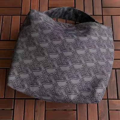 ¥~125 VIVIENNE WESTWOOD BAG 66061801(长53CM*宽37CM*高19CM)