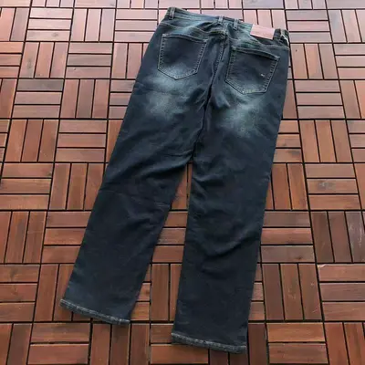 ￥~135 T🔥🔥🔥 H🔥🔥🔥R JEANS 55062138 (im 180CM 68KG iwear size 36 in the photo)