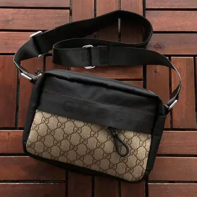 ￥~179 G🔥C🔥I BAG 66070128 （长21CM*宽15CM*高8CM）