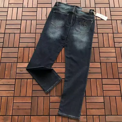 ¥~215 C🔥L🔥IN K🔥E🔥N JEANS 66071021 (im 185CM 80KG iwear size 33 in the photo)