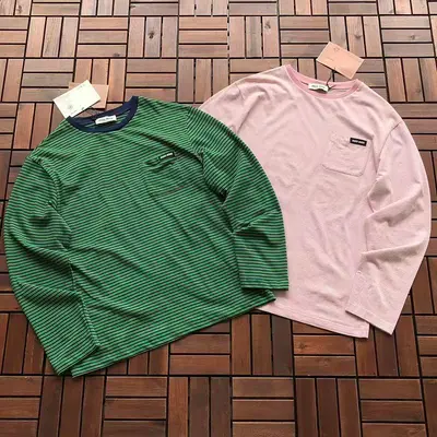 ￥~129 M🔥U M🔥U LONG-SLEEVE 77072851 (im 185CM 70KG iwear size S in the photo)