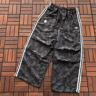 ￥ 226 🔥DI🔥AS & BAPE TROUSERS 88081108 (im 185CM 80KG iwear size M in the photo)