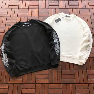￥~229 CH🔥OM🔥 HE🔥RTS SWEATER 66081217 (im 185CM 70KG iwear size L in the photo)
