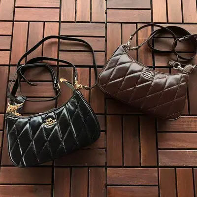 ￥~179 C🔥A🔥H BAG 66081307 （长24CM*宽14CM*高7CM）