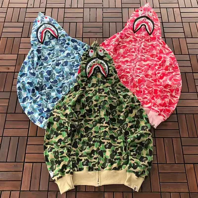 ￥~165 BAPE HOODIE 11113003 (im 176CM 58KG iwear size M in the photo)