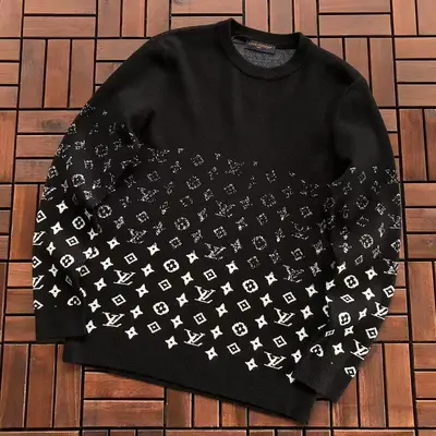 ￥~165 L🔥SWEATER 77081424 (im 185CM 80KG iwear size L in the photo)