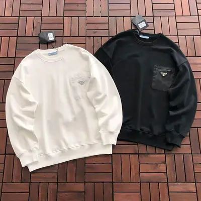 ￥~195 P🔥A🔥A SWEATER 66081650 (im 185CM 80KG iwear size M in the photo)
