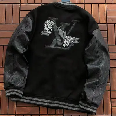 ￥~285 L🔥JACKET 77081727 (im 185CM 70KG iwear size L in the photo)