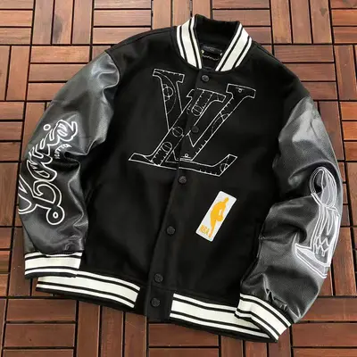 ￥~256 L🔥JACKET 77081725 (im 185CM 70KG iwear size M in the photo)