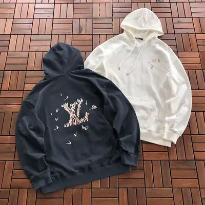 ￥~215 L🔥HOODIE 66081819 (im 185CM 70KG iwear size XL in the photo)