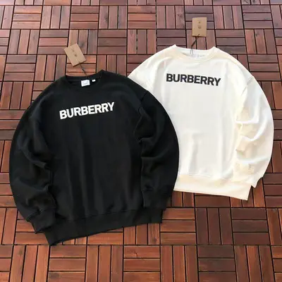 ￥~179 B🔥RB🔥RRY SWEATER 66081956 (im 185CM 70KG iwear size M in the photo)