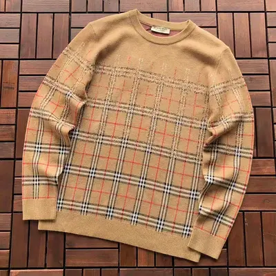 ￥~199 B🔥RB🔥RRY SWEATER 55082020 (im 180CM 68KG iwear size L in the photo)