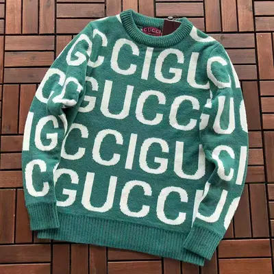 ￥~169 G🔥C🔥I SWEATER 77082101 (im 180CM 68KG iwear size M in the photo)