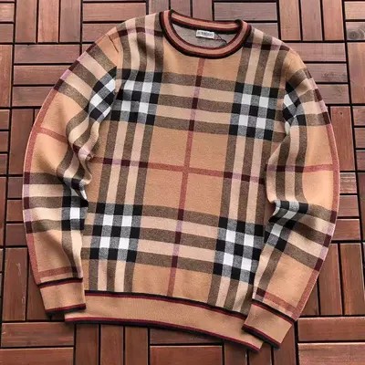 ￥~179 B🔥RB🔥RRY SWEATER 77082108 (im 180CM 68KG iwear size M in the photo)