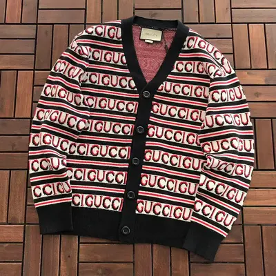 ￥~189 G🔥C🔥I SWEATER 77082110 (im 180CM 68KG iwear size M in the photo)