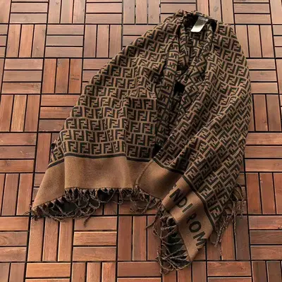 ¥~125 F🔥🔥D🔥 SCARF 55082519(长153CM*宽140CM)