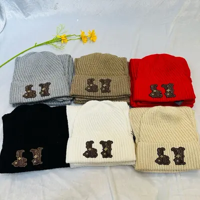 ¥~178 L⭐V⭐ CAP SCARF 08093552