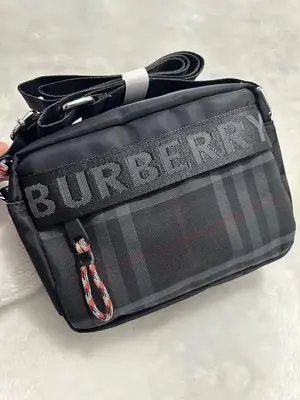 ￥~158 BUR⭐⭐RRY BAG 04213163(长宽高22×16×8CM）