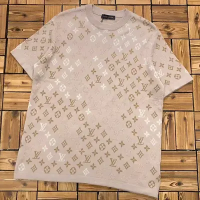 ¥~195 L⭐V⭐ SWEATER T-SHIRT 06170463