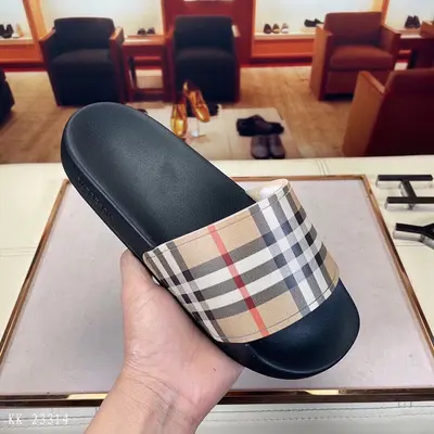 ￥~138 BUR⭐⭐RRY SLIPPERS 06180566