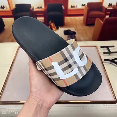 ￥~138 BUR⭐⭐RRY SLIPPERS 06180866
