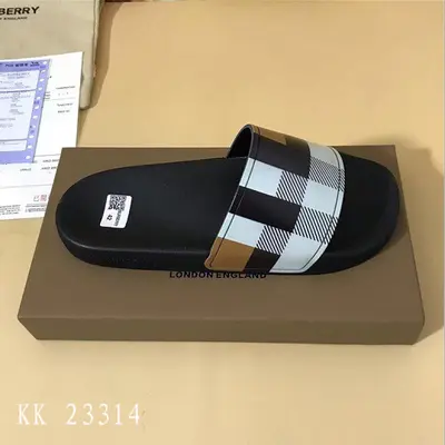 ￥~138 BUR⭐⭐RRY SLIPPERS 06180466