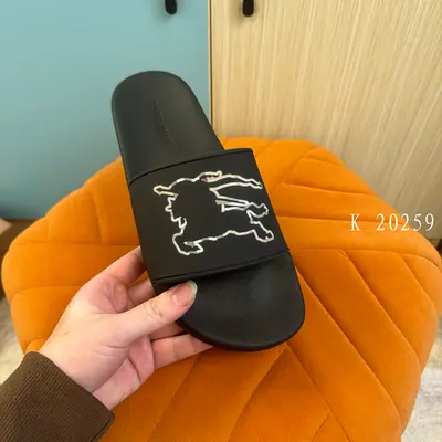 ￥~138 BUR⭐⭐RRY SLIPPERS 06180366