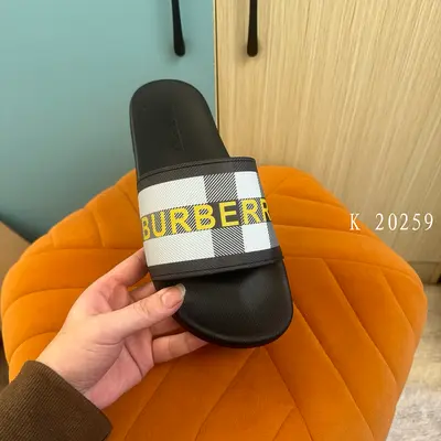 ￥~138 BUR⭐⭐RRY SLIPPERS 06180166